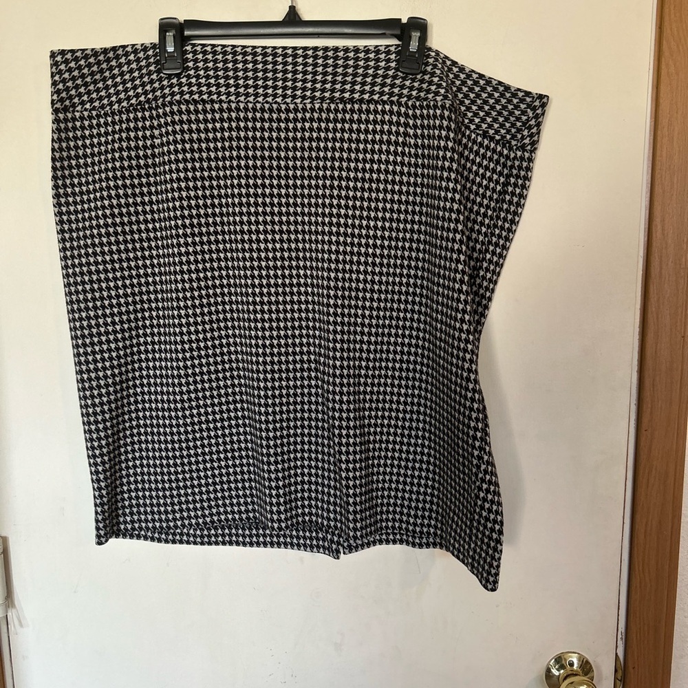 Lane Bryant Size 24 Black and White Houndstooth Skirt
